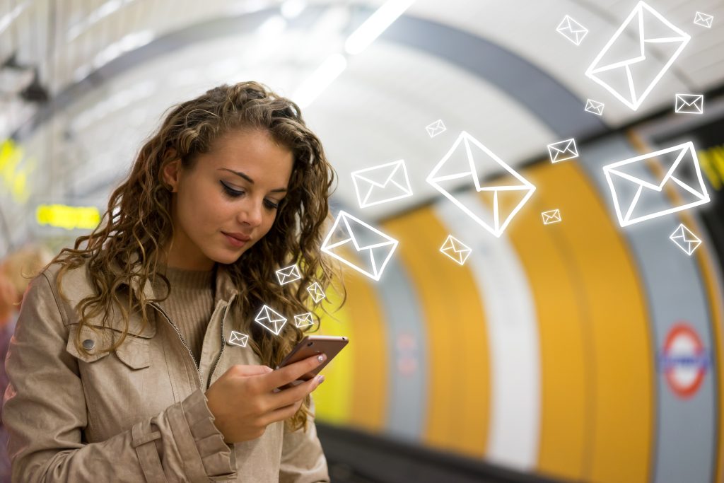 e-mails e SMS